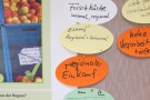 Pinnwand mit Notizzetteln "regionaler Einkauf", "Frischküche" und "Einkauf saisonal, regional"