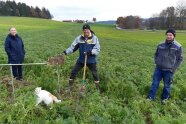 3 Personen auf Feld